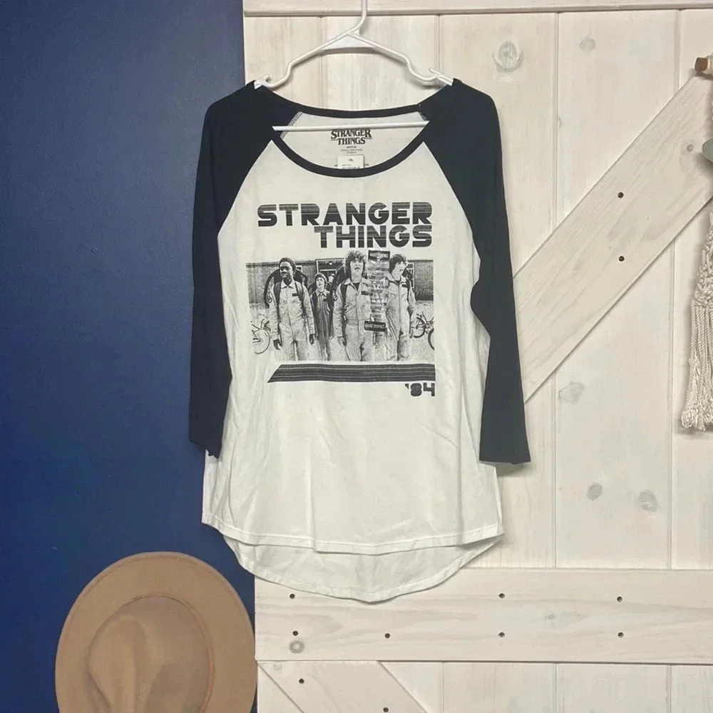 Stranger Things Netflix Hot Topic Graphic Baseball Tee XL New